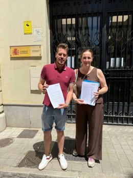 Entrega de firmas del PP en la Subdelegación del Gobierno para pedir refuerzos de seguridad en Padul