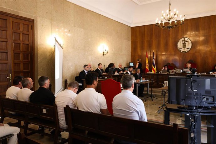 Acusados de la macroestafa de Lujo Casa, durante una de las sesiones del juicio.