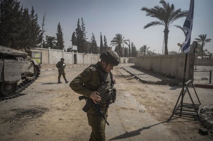 Archivo - 08 de junho de 2025, Territórios Palestinos, Khan Yunis: A porta-voz da IDF, Effie Defrin, é fotografada no Hospital Europeu em Khan Yunis, onde os militares israelenses descobriram um túnel que se acredita ser o local onde o chefe militar do Ha