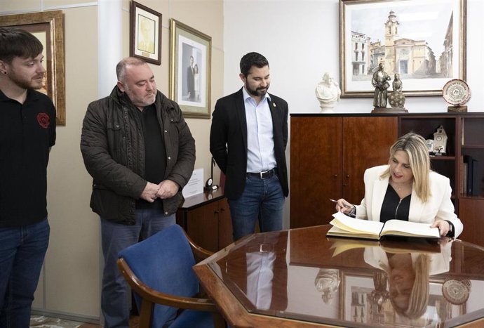 Archivo - Visita de Marta Barrachina al Ayuntamiento de l'Alcora