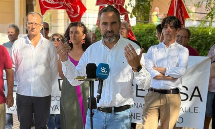 El portavoz socialista en el Ayuntamiento de Málaga, Daniel Pérez, en una atención a medios