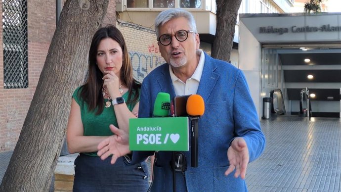 Josle Aguilar, secretario provincial del PSOE de Málaga, junto con la diputada del Congreso Mari Nieves Ramírez, ha defendido la respuesta del Gobierno ante los presuntos casos de corrupción de Cerdán y Ábalos.