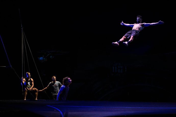 Entrenamiento de los miembros del espectáculo KURIOS, 35ª producción del Cirque du Soleil, a 10 de julio de 2025, en Gijón, Asturias (España).