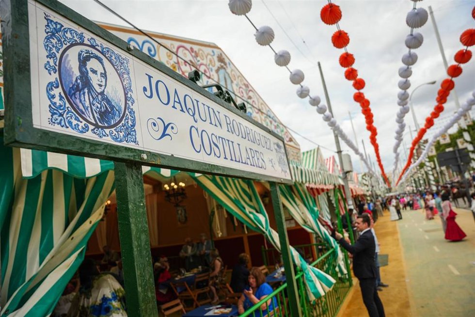 Archivo - Calle Costillares de la Feria de Sevilla. 