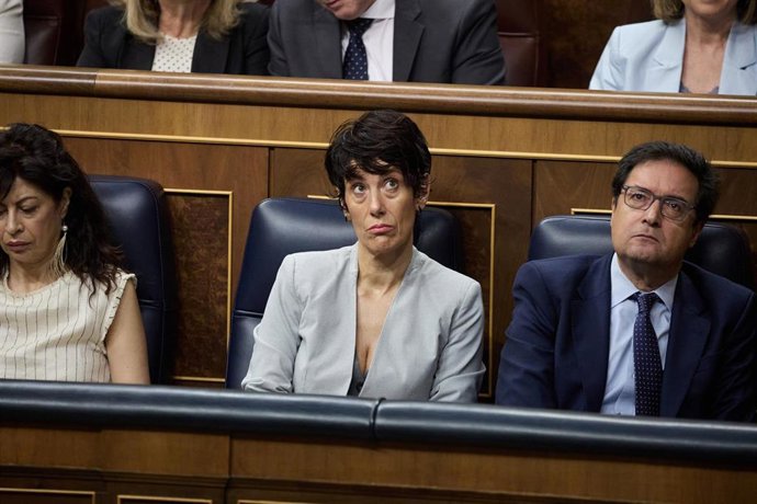 (I-D) La ministra de Igualdad, Ana Redondo; la ministra de Inclusión, Seguridad Social y Migraciones, Elma Saiz y el ministro para la Transformación Digital, Óscar López, 