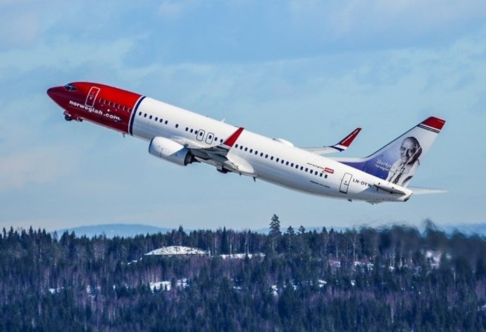 Archivo - Avión de Norwegian Airlines