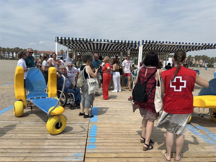 Punto de baño adaptado en una playa de València