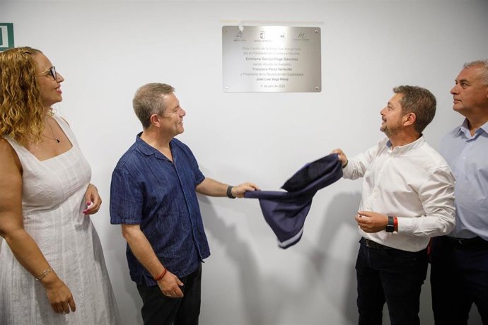 El presidente de Castilla-La Mancha, Emiliano García-Page, inaugura, en Sacedón (Guadalajara), el Centro de la Mujer que está ubicado en la Avenida Florentino Fernández de la localidad