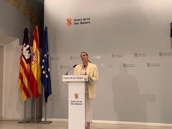 La presidenta del Govern, Marga Prohens, en la rueda de prensa.