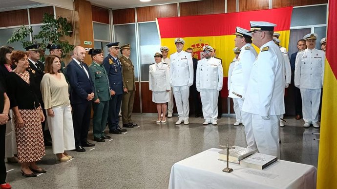 Toma de posesión como nuevo comandante naval de Gijón de Luis Rodríguez Garat en la Comandancia Naval de Gijón.