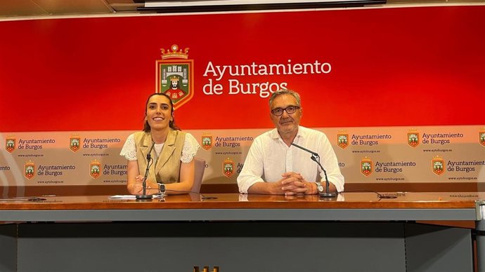 La Concejala Andrea Ballesteros Y El Organizador Del Evento, Ricardo Porres.