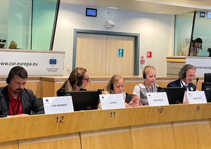 La consejera de Presidencia, Justicia, Seguridad y Simplificación Administrativa, Isabel Urrutia, asiste a la reunión del grupo Popular Europeo preparatoria de la Comisión NAT