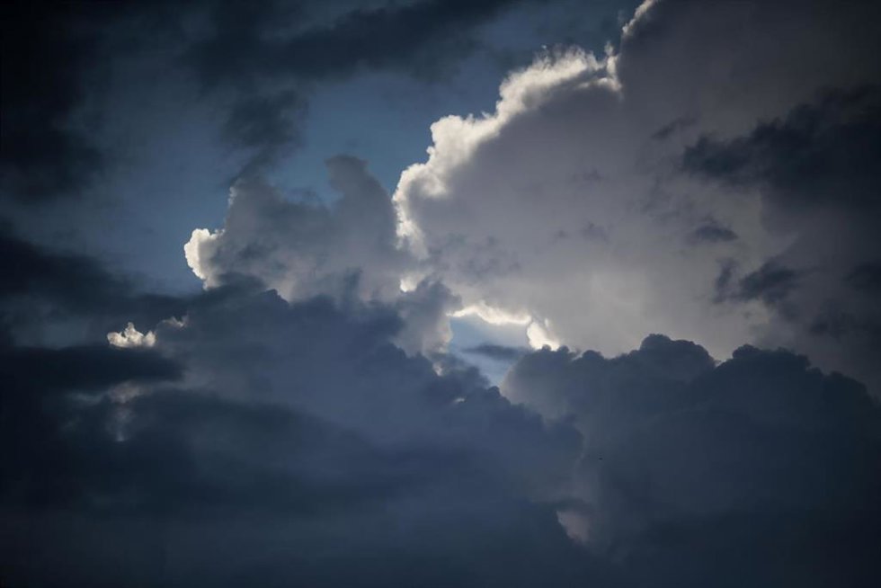 Archivo - Nubes de tormenta.