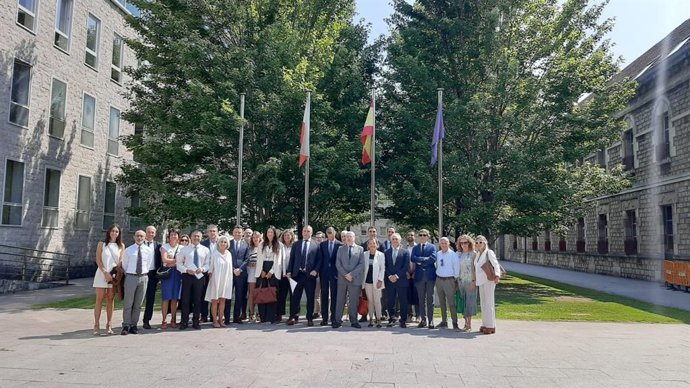 Abogados cántabros y autoridades en la celebración del Día de la Justicia Gratuita