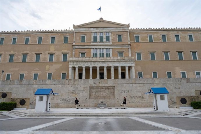 Archivo - Fachada del Parlamento de Grecia, en Atenas (archivo)