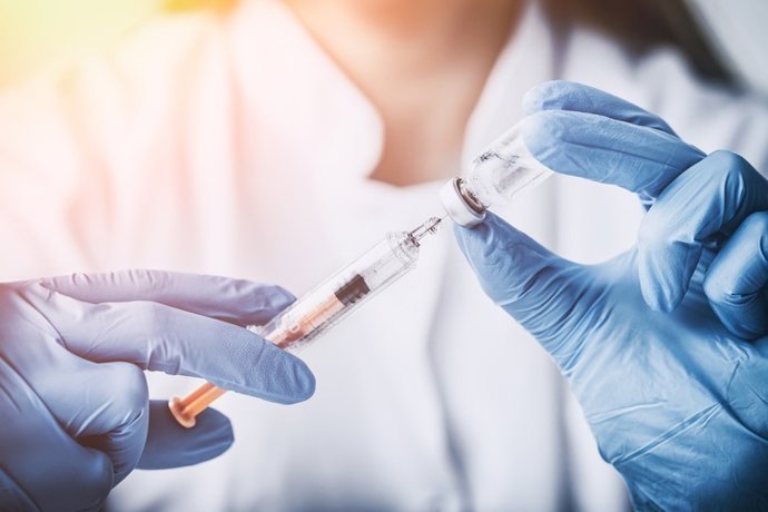 Archivo - Injeção injetável vacina vacinação medicina gripe mulher médico