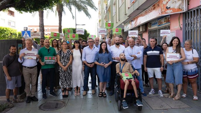 Manuel Gavira (c.), este viernes en El Ejido (Almería)