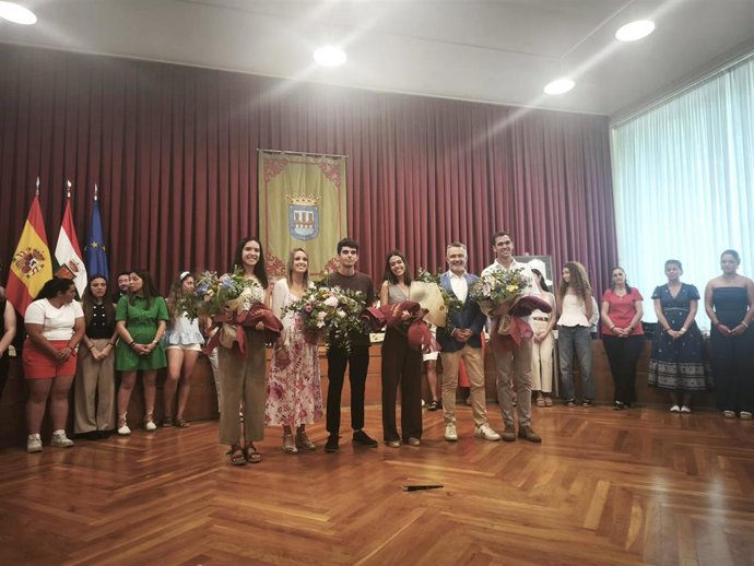 Judith Duro de Francisco y David Schubert Yáñez, vendimiadora y vendimiador de las fiestas de San Mateo 2025