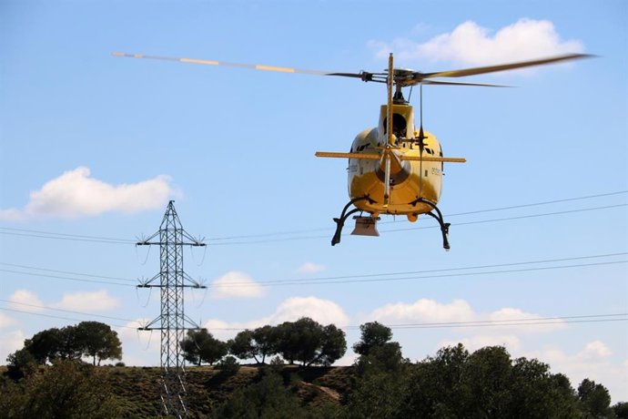 Helicópteros empleados en la inspección del tendido eléctrico.
