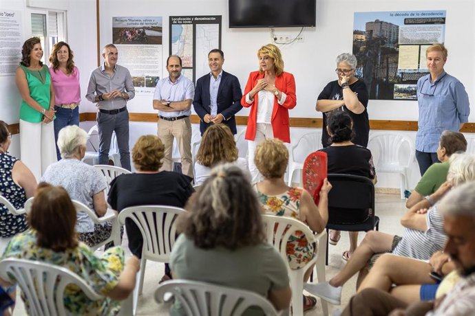 Presentación a los vecinos de Cardeñas de los tres proyectos para la barriada.