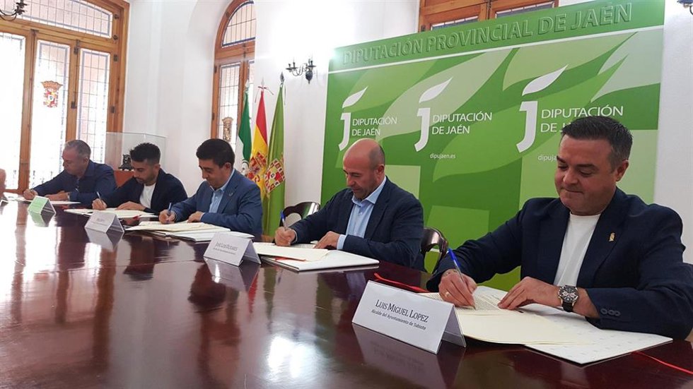 Firma de los convenios.