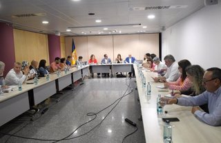 Un instante de la reunión de presentación de la ley del turismo con representantes del sector.