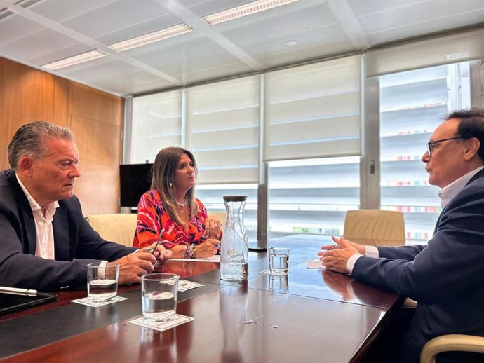 Reunión de la alcaldesa de Linares con Gómez Villamandos