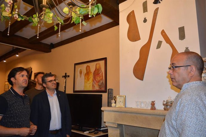 Entrega de la Carta de Artesano a la Asociación de Guitarreros de Granada