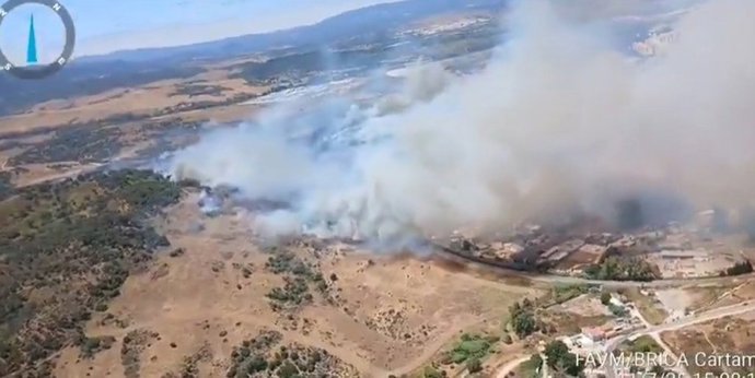 Inecndio en el paraje de Botafuegos en Algeciras.
