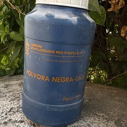 La Policía Local encuentra un bote con un kilogramo de pólvora escondido en un parque