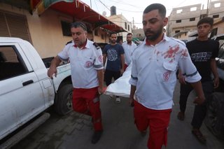 Archivo - Personal de la Media Luna Roja Palestina en Gaza (archivo)