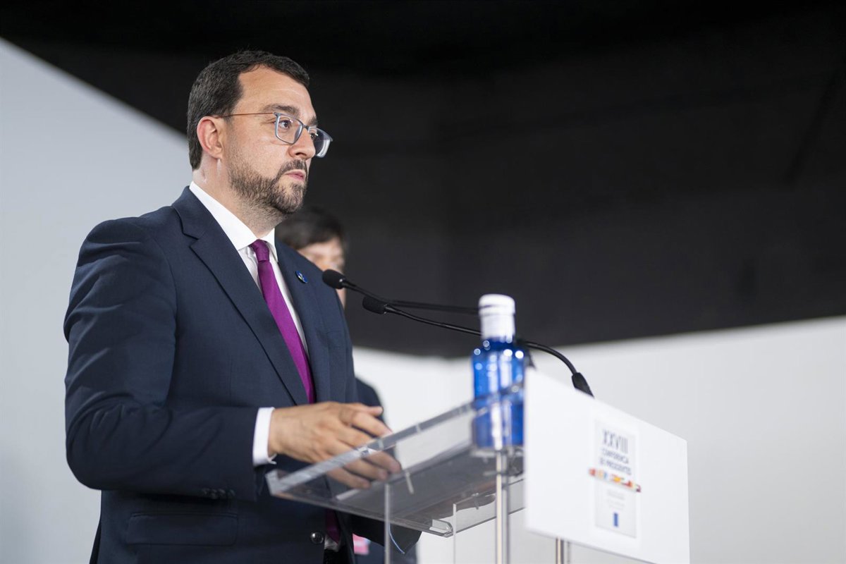 Adrián Barbón se reincorpora a sus funciones de presidente tras su baja médica por una infección bacteriana
