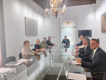 Una amplía representación del Govern se reúne con representantes de Aena