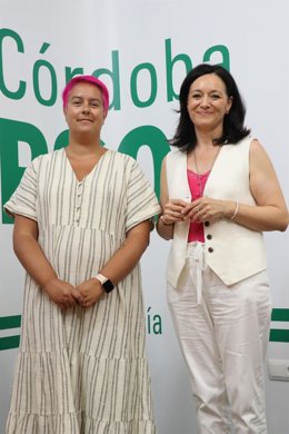 Rafi Crespín (dcha.), junto a Rebeca de la Viuda, en la sede provincial de su partido.