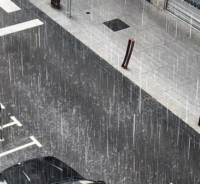 Archivo - Luvia caída en el centro de Logroño
