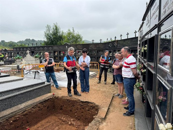 Comienzan las labores de exhumación en Santianes de Molenes (Grado) para recuperar los restos de víctimas del franquismo.