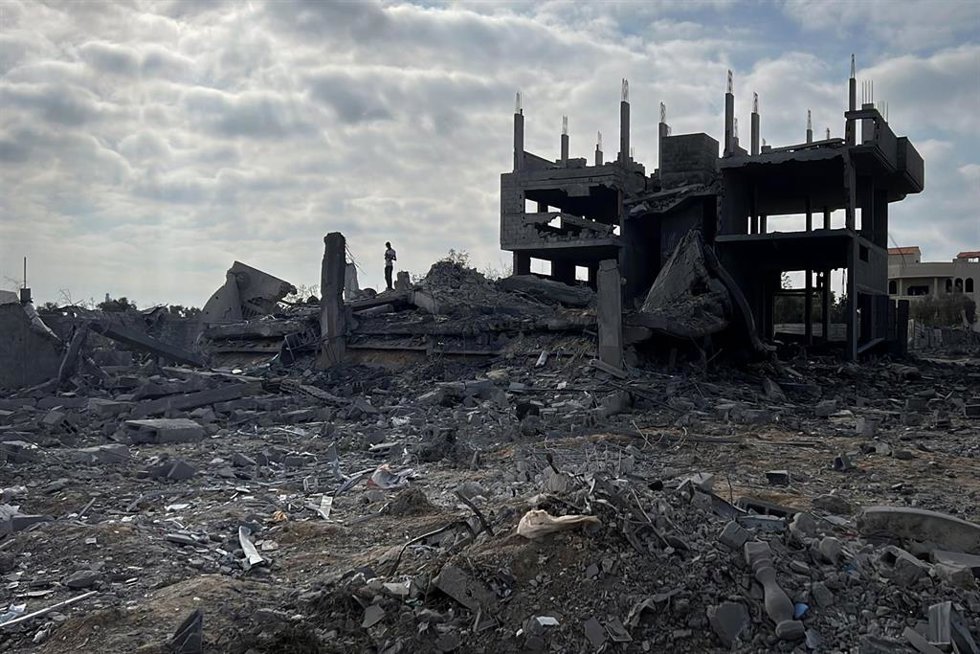 Un edificio destruido en el campo de refugiados de Bureij, en la Franja de Gaza