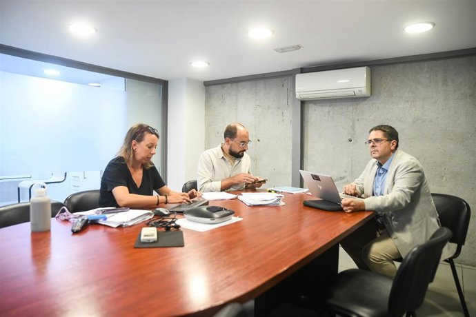 El gerente de Augas de Galicia, Gonzalo Mosqueira, y el subdirector general de Explotaciones Agrarias de la Consellería do Medio Rural, Nicasio Mejuto, han participado este viernes por videoconferencia en el Grupo de trabajo en materia de nitratos.