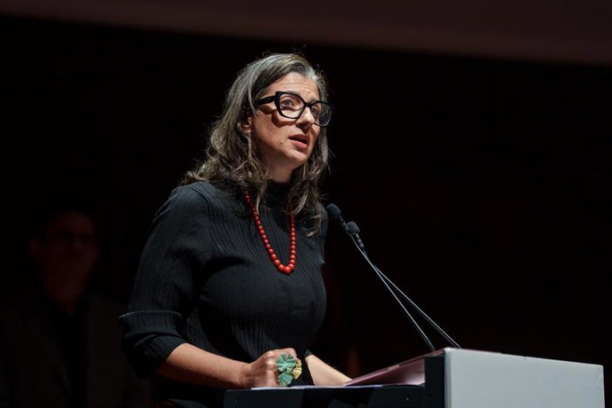 La relatora de la ONU sobre los Territorios Palestinos, Francesca Albanese, interviene durante la gala de los Premios Público 2025, en CaixaForum Madrid, a 25 de junio de 2025, en Madrid (España). Con estos galardones, el diario Público reconoce a persona