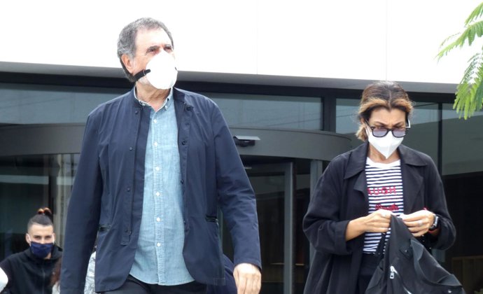 Archivo - Toni Cruz acude al tanatorio Sancho de Ávila donde se encuentran los restos mortales de Rosa María Sardá, en Barcelona a 11 de junio de 2020.