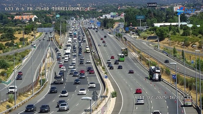 Retenciones en la A-6 en Madrid, a 11 de julio de 2025