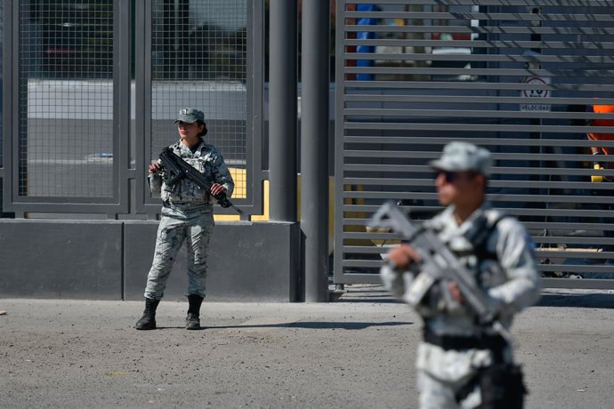 Archivo - January 12 in Almoloya de Juárez, Mexico : Elements of the Mexican Army accompanied by the National Guard maintain patrols and checkpoints on the perimeter of the Federal Center for Social Readaptation #1 'El Altiplano' a week after the admissio