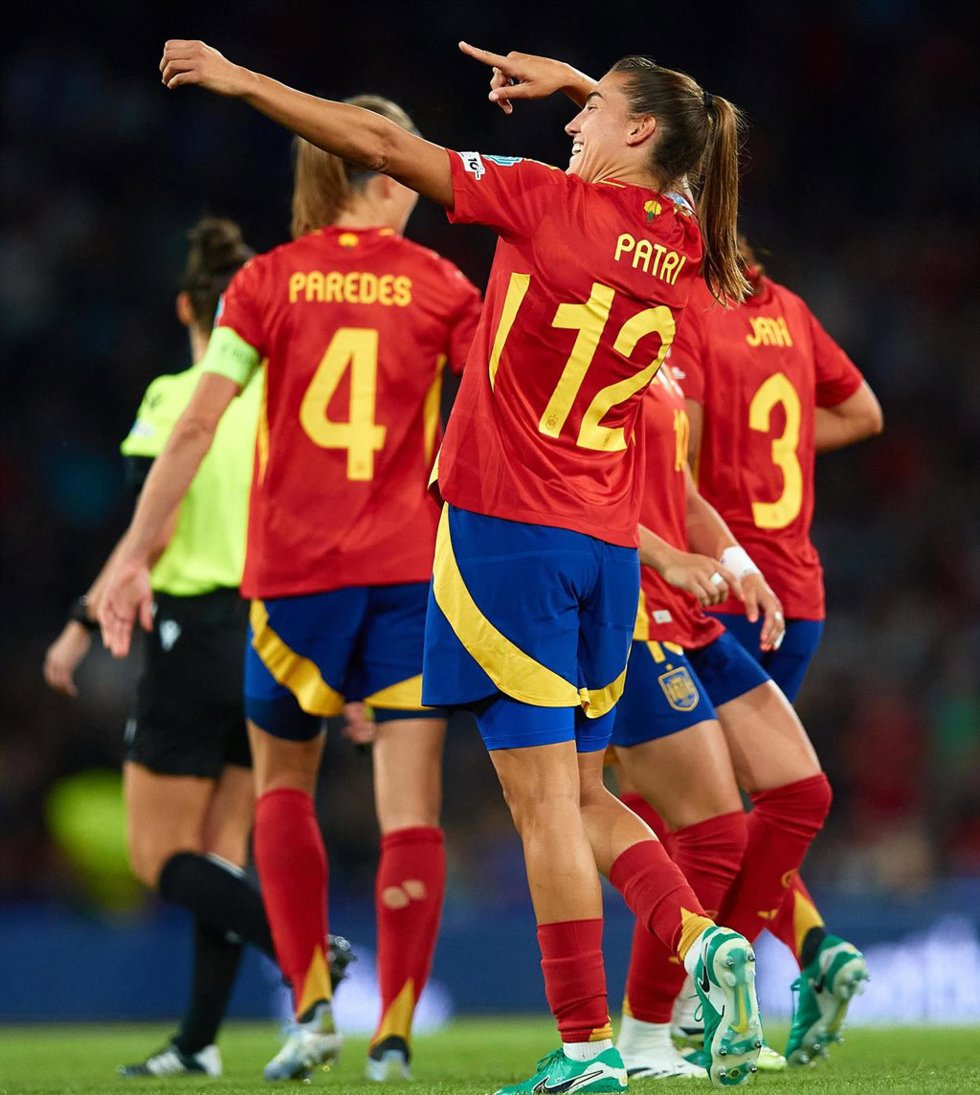 Patri Guijarro celebra el 1-2 en el Italia-España de la Eurocopa de Suiza