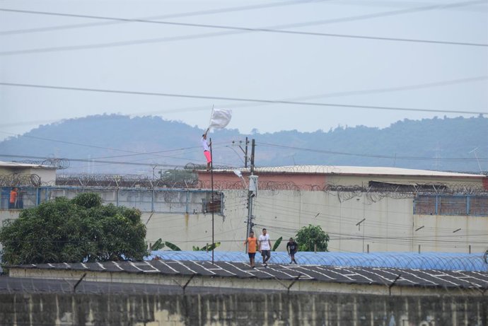 Archivo - August 14, 2023, Guayaquil, Ecuador: (INT) Prisoners Protest and Demand the Return of ÃâËœFito' to the Prison Zone 8. August 14, 2023, Guayaquil, Ecuador: People who are deprived of liberty at the Penitentiary zone 8 detention center went out