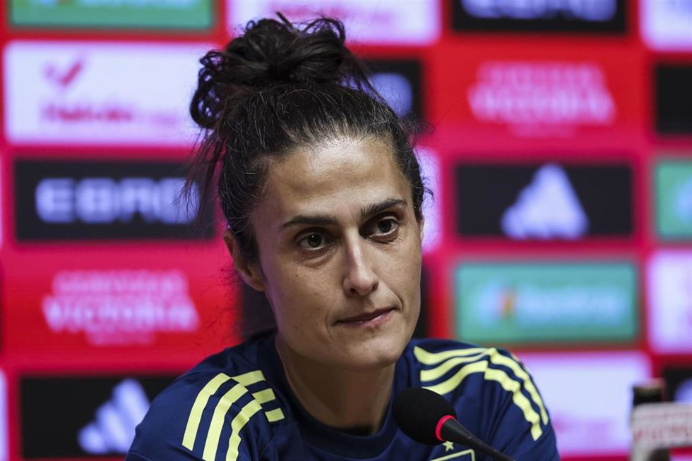 Archivo - La seleccionadora nacional femenina de fútbol Montse Tomé en rueda de prensa