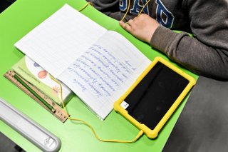 Archivo - April 5, 2024, Zaporizhzhia, Ukraine: ZAPORIZHZHIA, UKRAINE - APRIL 04, 2024 - An open copybook and a tablet are seen during the lesson at a local school, Zaporizhzhia, southeastern Ukraine