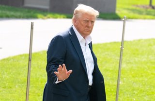WASHINGTON, July 11, 2025  -- U.S. President Donald Trump waves to the press before departing for Texas at the White House in Washington, D.C., the United States, on July 11, 2025. It is not on the agenda of the White House to abolish the Federal Emergenc