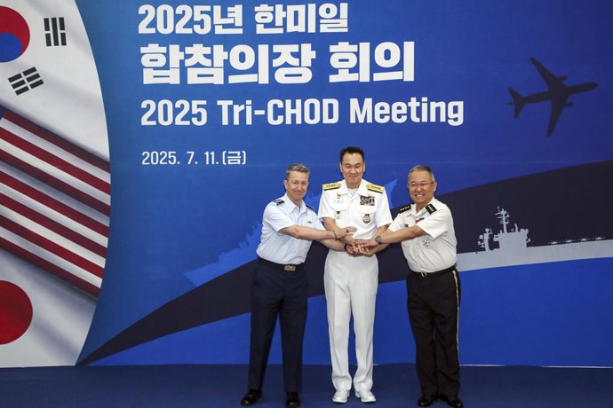 July 11, 2025, Seoul, SOUTH KOREA: July 11, 2025-Seoul, South Korea-Joint Chiefs of Staff (JCS) Chairman Adm. Kim Myung-soo (C), and his U.S. and Japanese counterparts, Gen. Dan Caine (L) and Gen. Yoshihide Yoshida stand pose before their meeting during a