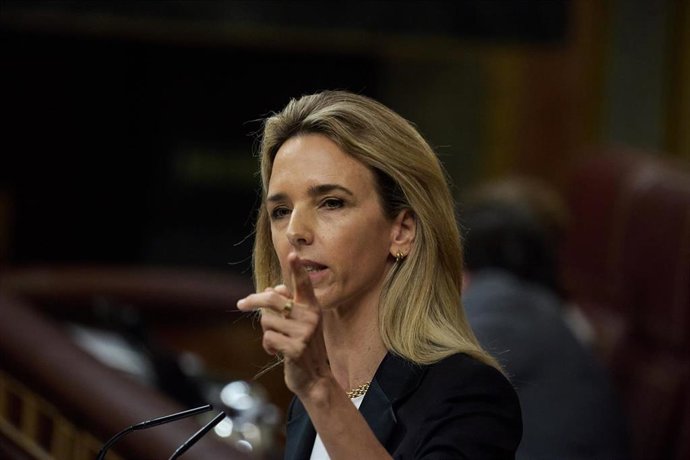 La diputada del PP Cayetana Álvarez de Toledo interviene durante una sesión plenaria en el Congreso de los Diputados, a 12 de junio de 2025, en Madrid (España). El secretario de Organización del PSOE aparece en unas grabaciones que se encuentran en poder 