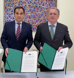 El consejero de Justicia, Administración Local y Función Pública, José Antonio Nieto (i.)